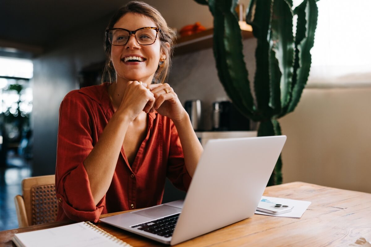 Incluir plantas no ambiente de trabalho pode fazer toda a diferença na forma como você se sente, produz e até atrai oportunidades 