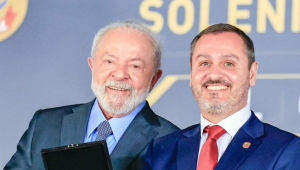 Lula elogia diretor-geral da PF após retirada de credenciais de policial dos EUA