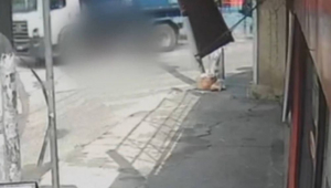 Idosa de 79 anos morre após ser atropelada por caminhão da Sabesp