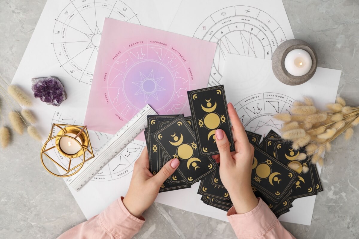 O dia será marcado por reorganização emocional, com momentos de pausas, mais clareza e abertura para novas possibilidades 