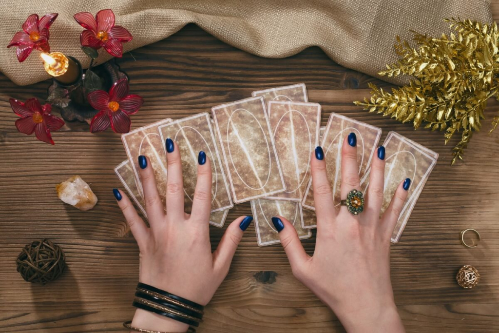 Tarot do dia: previsão para os 12 signos em 18/04/2026 