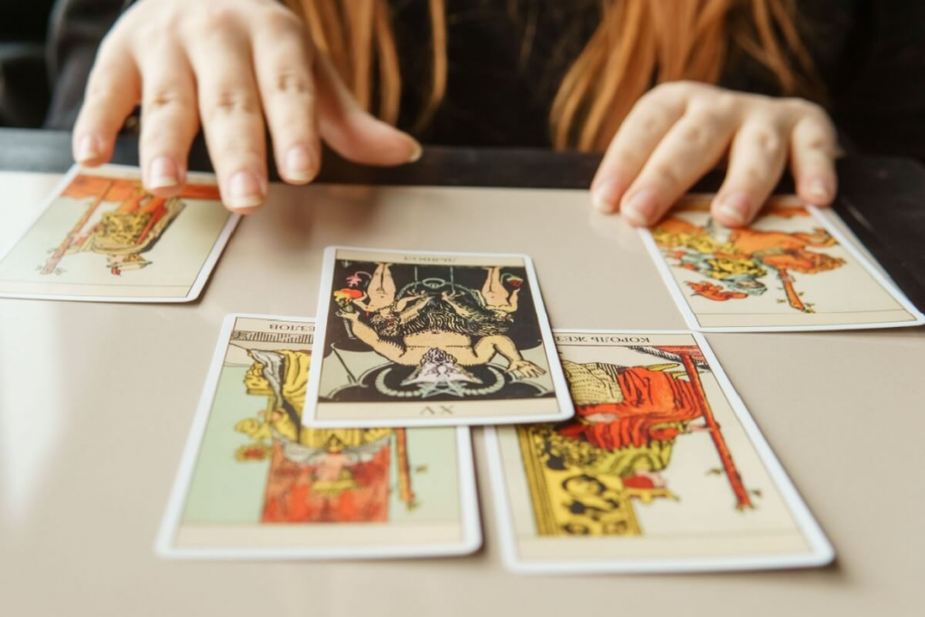 Tarot do dia: previsão para os 12 signos em 19/04/2026
