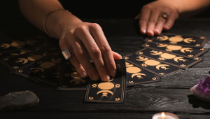 Tarot mensal: previsões para os 12 signos em abril