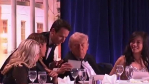 Vídeo: Veja o momento em que Trump é retirado de jantar após ataque a tiros