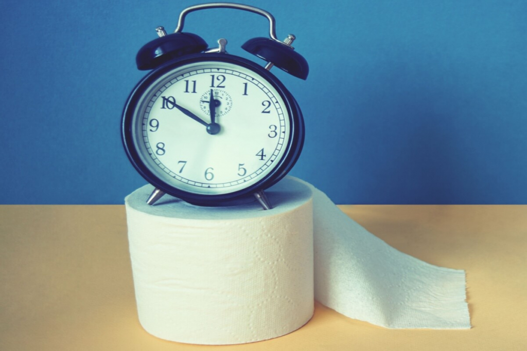 Veja quando acordar à noite para urinar é sinal de alerta