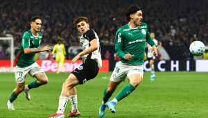 Corinthians e Palmeiras jogam pouco futebol em duelo brigado e empatam pelo Brasileiro