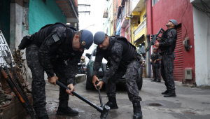 Polícia Militar faz operação para retirar barricadas do tráfico em Paraisópolis
