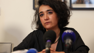 Vencedora do Nobel está ‘entre a vida e a morte’ após ser internada, dizem aliados