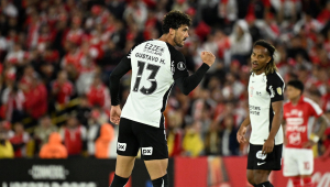 Corinthians arranca empate e se mantém na liderança do Grupo E da Libertadores