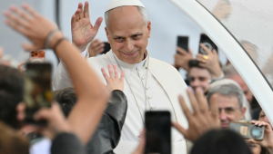 Leão XIV celebra um ano de pontificado em meio a embate com governo Trump
