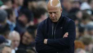 Liverpool demite Arne Slot e segue reformulação no elenco