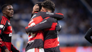Flamengo vence o Grêmio fora de casa e encosta no líder Palmeiras
