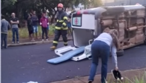 Acidente entre ambulância e carro deixa bebê morto e mãe ferida em SP