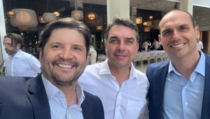 Eduardo Bolsonaro anuncia André do Prado ao Senado por SP