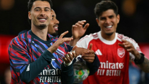 Arsenal conquista Campeonato Inglês pela 1ª vez depois de 22 anos