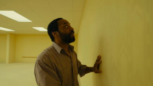 Dos fóruns obscuros da internet para Hollywood: conheça ‘Backrooms: Um Não Lugar’