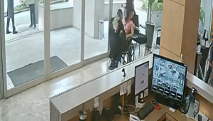 Roseli é atendida em recepção de prédio antes de morrer