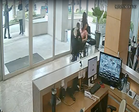 Roseli é atendida em recepção de prédio antes de morrer