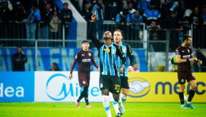 Grêmio fica no 2 a 2 com Montevideo City Torque e disputará playoffs da Sul-Americana