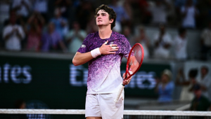 História em Roland Garros: João Fonseca vence Djokovic e avança em Paris