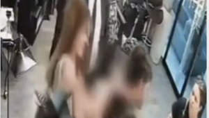Mulher que tentou esfaquear cabeleireiro tem ‘transtorno psicótico agudo’, alega defesa