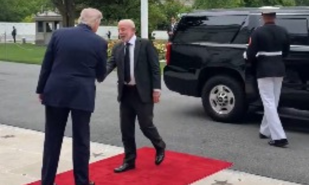 Lula chega à Casa Branca e é recebido por Trump