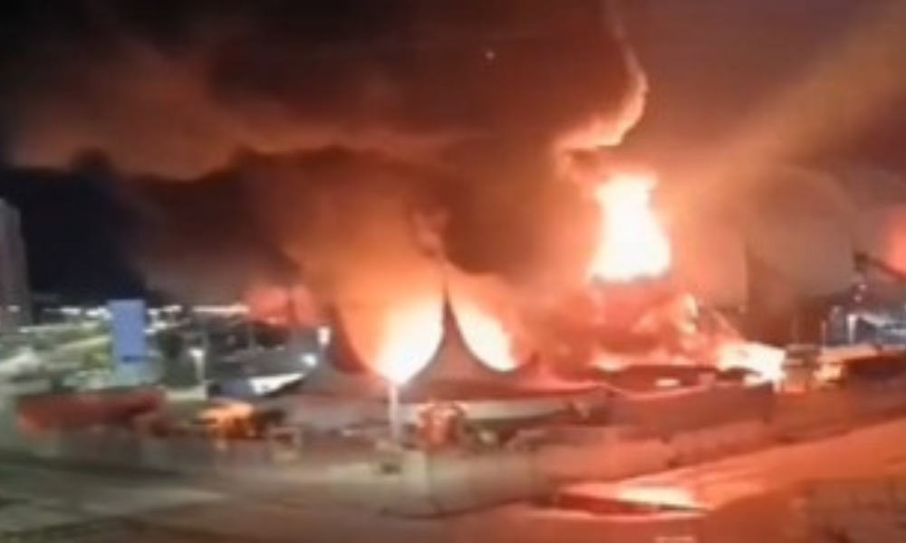 Incêndio de grandes proporções atinge Circo do Tirullipa em Natal