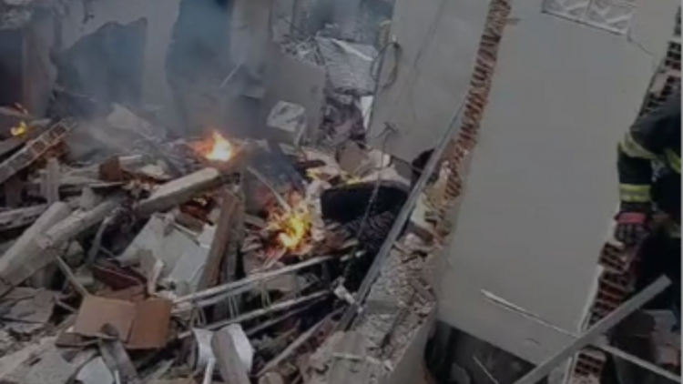 Explosão possivelmente por gás atinge diversas casas na Zona Oeste de São Paulo