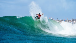 Filipe Toledo faz bateria impecável e elimina Gabriel Medina em Gold Coast