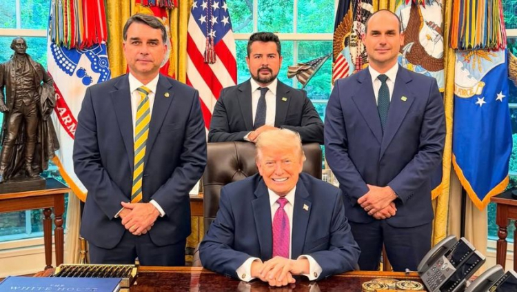 Flávio Bolsonaro, Paulo Figueiredo e Eduardo Bolsonaro
