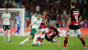 Paulinho é denunciado por comemoração de gol do Palmeiras contra o Flamengo