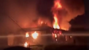 Incêndio de grandes proporções atinge fábrica de velas em Mauá, na Grande SP