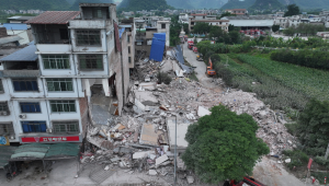 Terremoto na China deixa dois mortos e provoca desabamento de 13 prédios