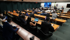 Comissão da Câmara aprova uso do FGTS para compra de armas