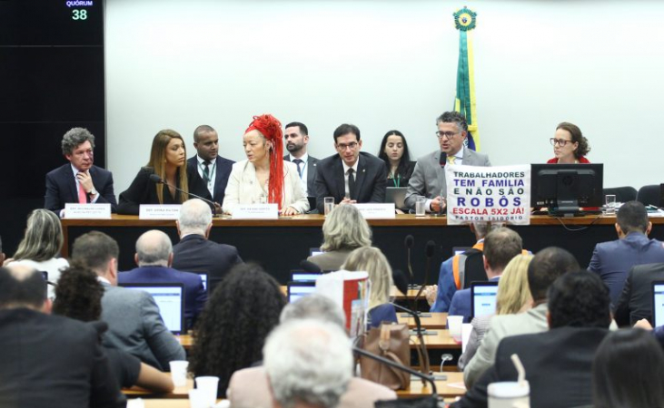 Reunião da Comissão Especial sobre o Fim da Escala 6x1 (PEC 221/19) Fonte: Agência Câmara de Notícias