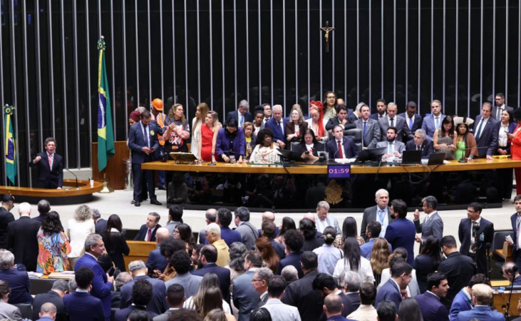 Discussão e Votação de propostas legislativas.