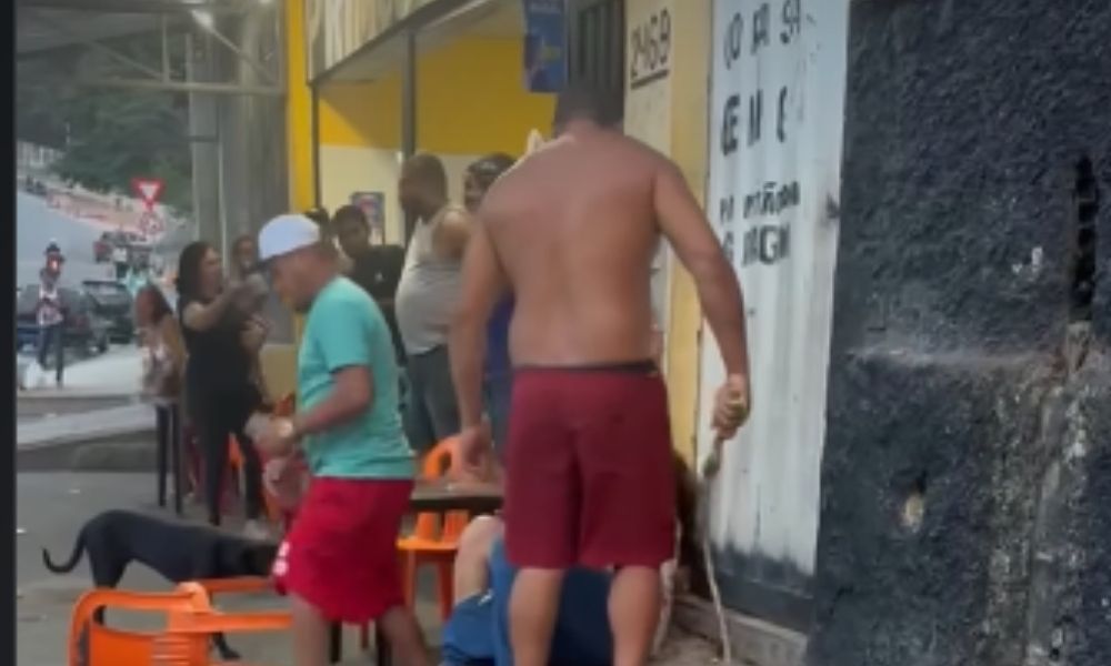 mulher agredida com chicote