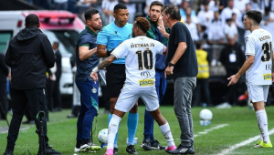 Neymar se revolta ao ser substituido por engano contra o Coritiba: ‘É uma vergonha’