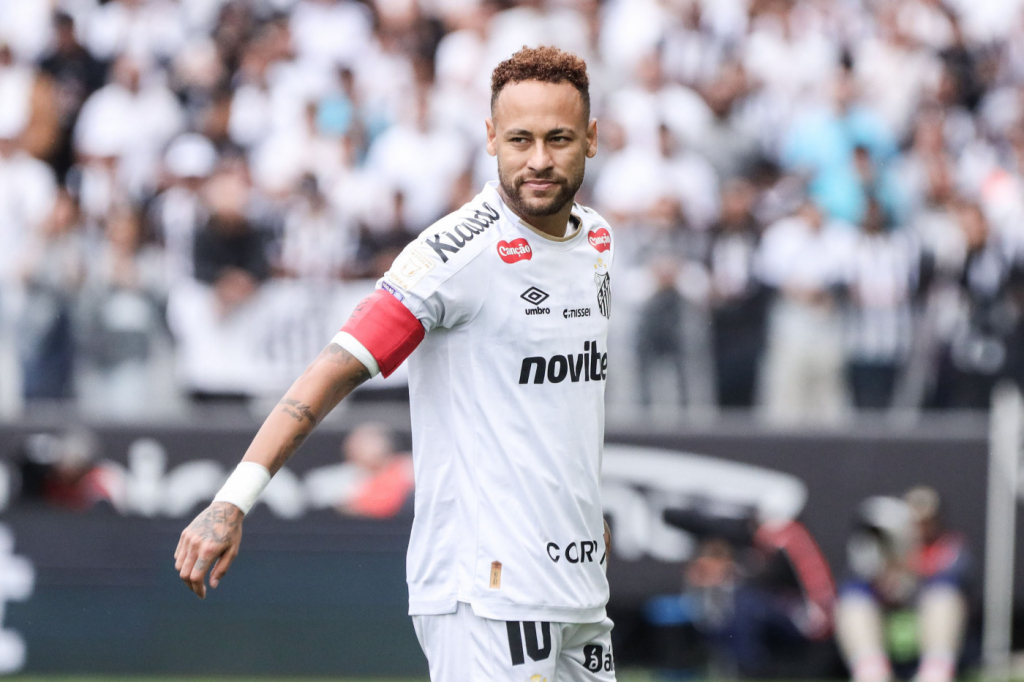 Neymar tem atuação discreta e vê Santos ser atropelado pelo Coritiba antes de convocação