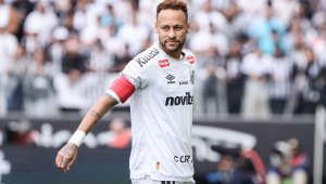 Neymar tem atuação discreta e vê Santos ser atropelado pelo Coritiba antes de convocação
