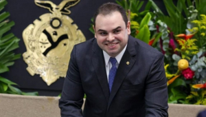 Roberto Cidade é empossado governador do Amazonas após ser eleito em eleições indiretas 