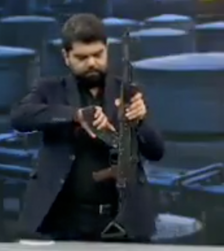 Vídeo: apresentador dispara tiro durante ‘treinamento’ ao vivo na TV estatal do Irã