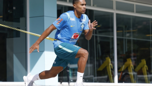 Ancelotti esboça time com Léo Pereira e Alex Sandro em treino da Seleção
