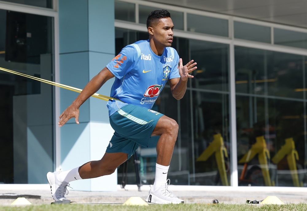 Ancelotti esboça time com Léo Pereira e Alex Sandro em treino da Seleção