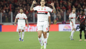 Flamengo empata com Athletico-PR e segue quatro pontos atrás do Palmeiras no Brasileirão