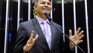 Deputado pede à PGR que investigue Lula por incitação após fala sobre Flávio