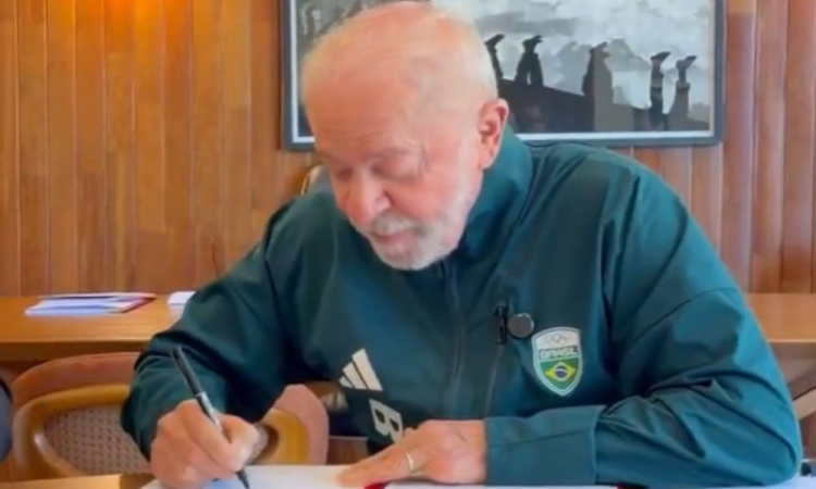 Lula sanciona lei que permite renovação automática da CNH