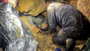 Equipes buscam nova entrada em caverna no Laos para encontrar desaparecidos