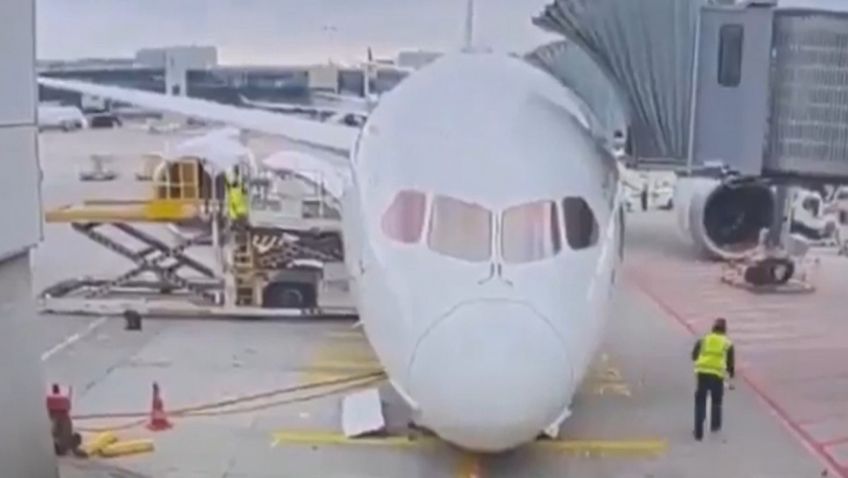 Trem de pouso de um Boeing 787-9 Dreamliner da Lufthansa que colapsou e a aeronave inclinou-se sobre o nariz